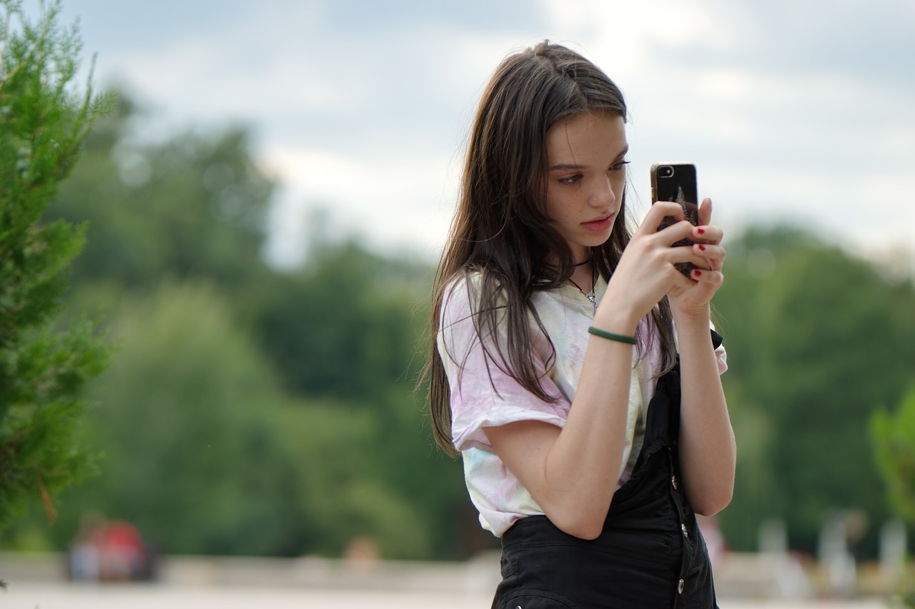Earn Money on the Go: Top Ways to Make Cash Using Your Phone
